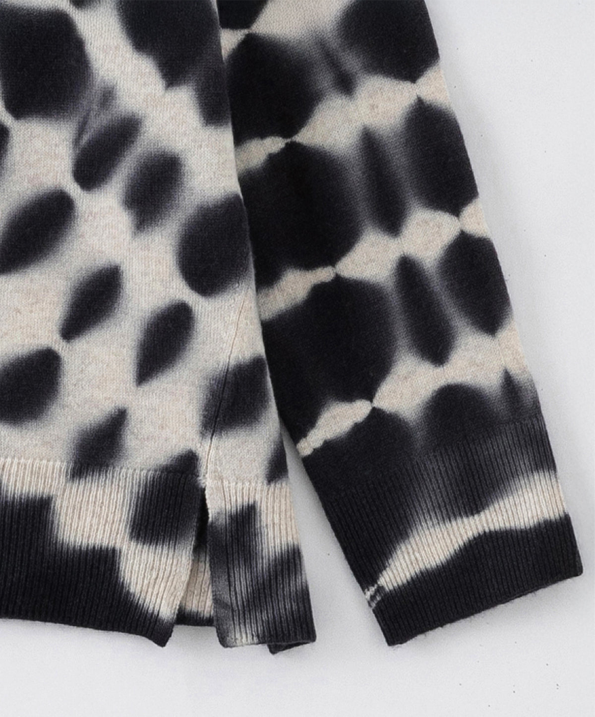 N.29 Cashmere Blend Tie-Dye V Neck