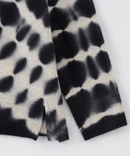 Load image into Gallery viewer, N.29 Cashmere Blend Tie-Dye V Neck
