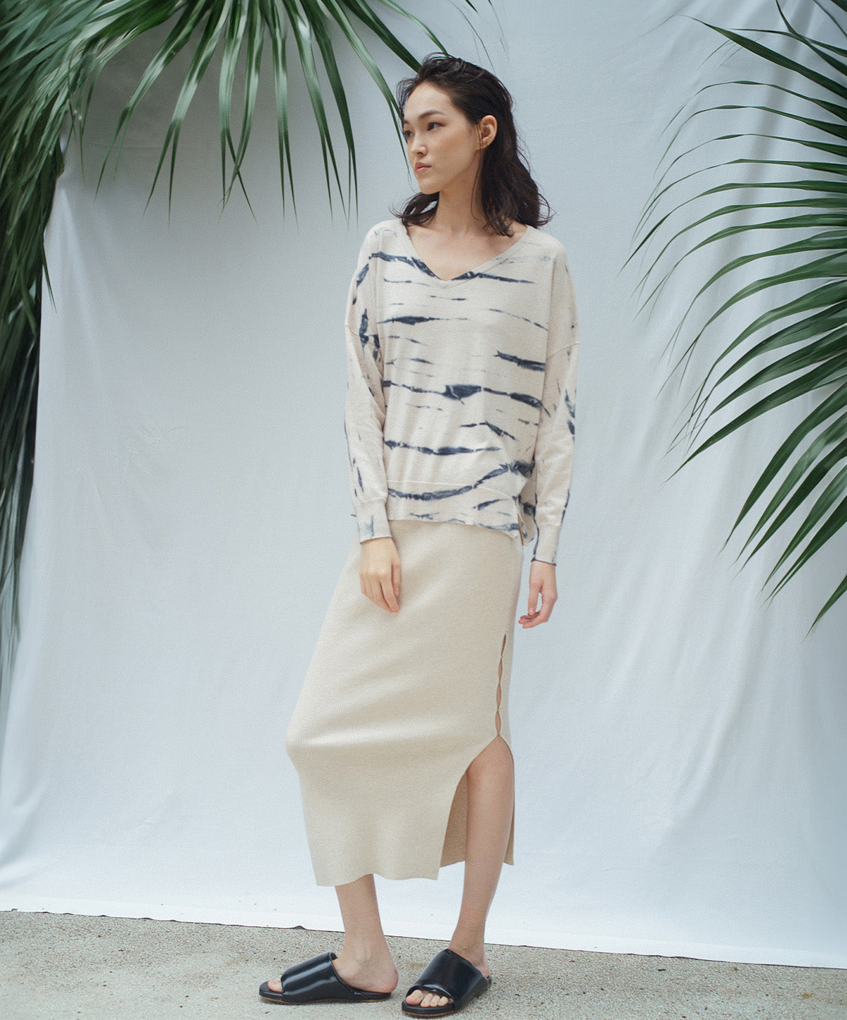 N.21 Pima Cotton + Cashmere Animale Tie-Dye High/Low Hem V-Neck