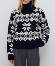 Load image into Gallery viewer, Neriana Woman Jumper