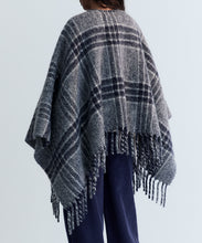 Load image into Gallery viewer, Brisa Woman Poncho