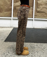 Load image into Gallery viewer, Leopard Lucia Scallop Detail Jeans