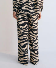 Load image into Gallery viewer, Kavala Woman Pant