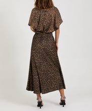 Load image into Gallery viewer, Top With Draped Neck In Leo Print