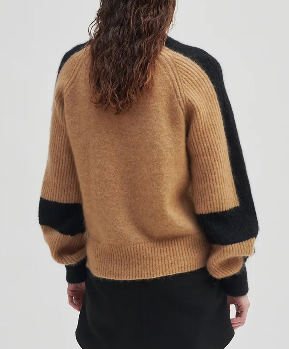 Bera Knit T-Neck